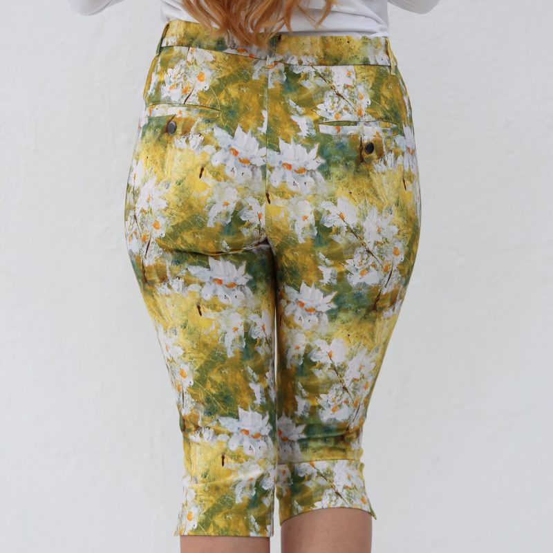 Famara Golf Capri Pedal Pusher Trousers - Daisies